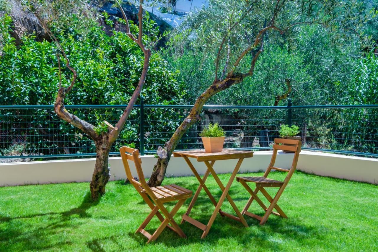 Almyros Aktis garden apartment Kalamata Exteriör bild